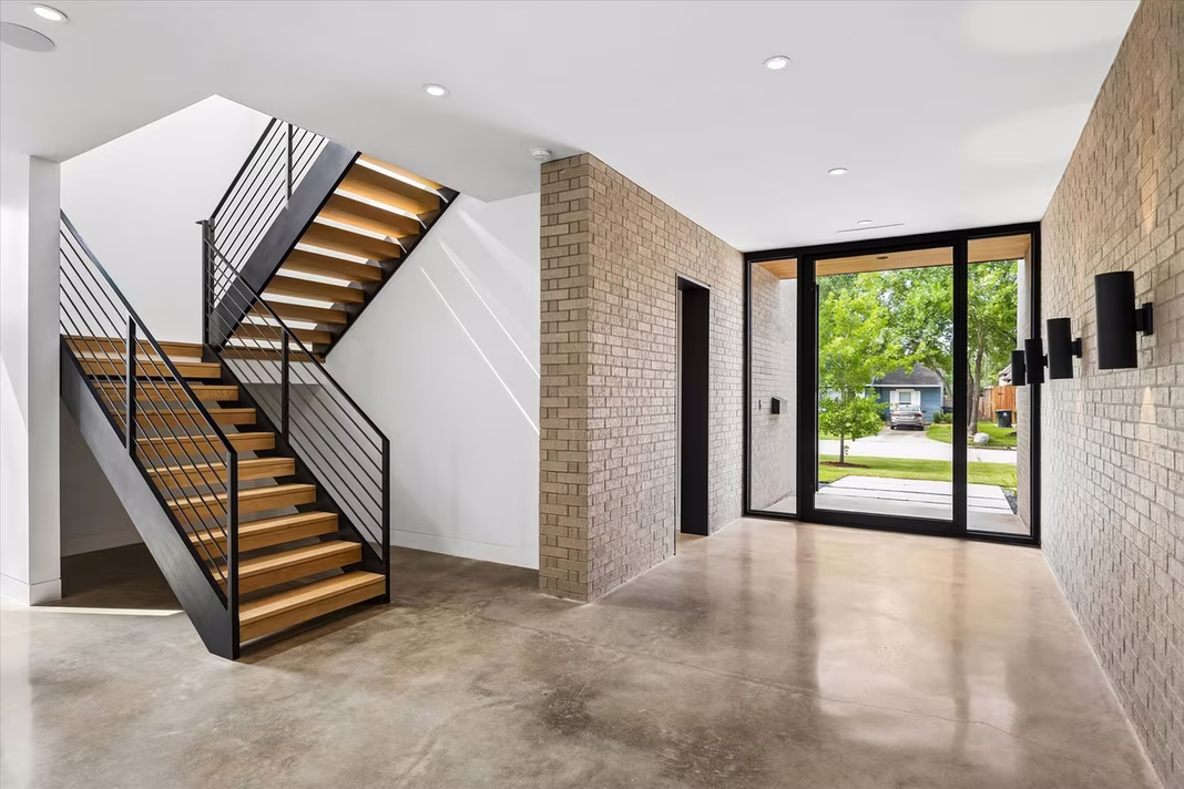 Photo 4 of 1726 Viking Drive, Houston, TX