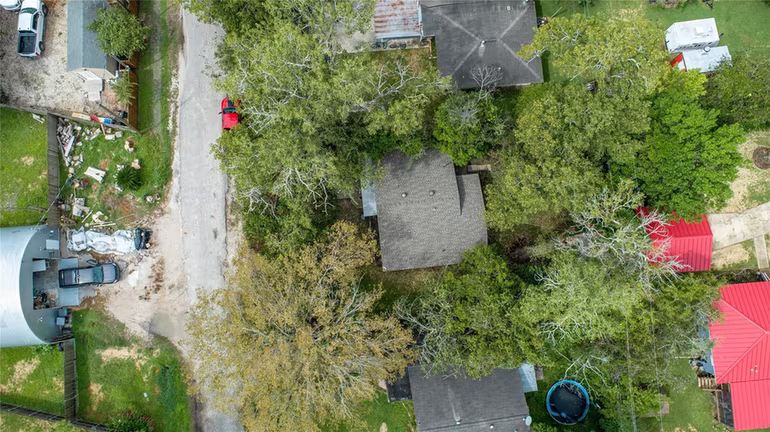 Photo 2 of 421 E Park Street, Alvin, TX