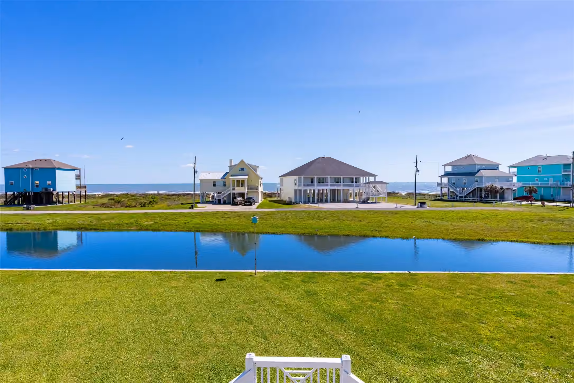 Photo 4 of 3174 Sea Castle Drive, Crystal Beach, TX