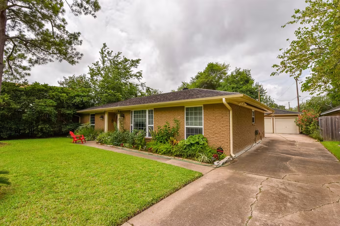 Photo 3 of 9030 Quebec Drive, Houston, TX