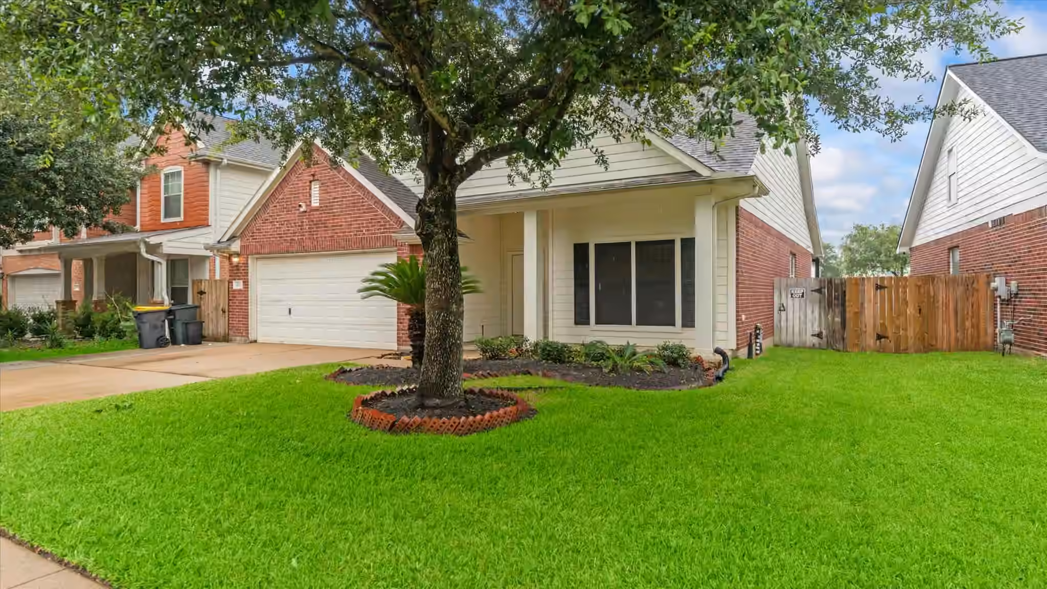 Photo 3 of 4931 Trailing Clover Court, Houston, TX