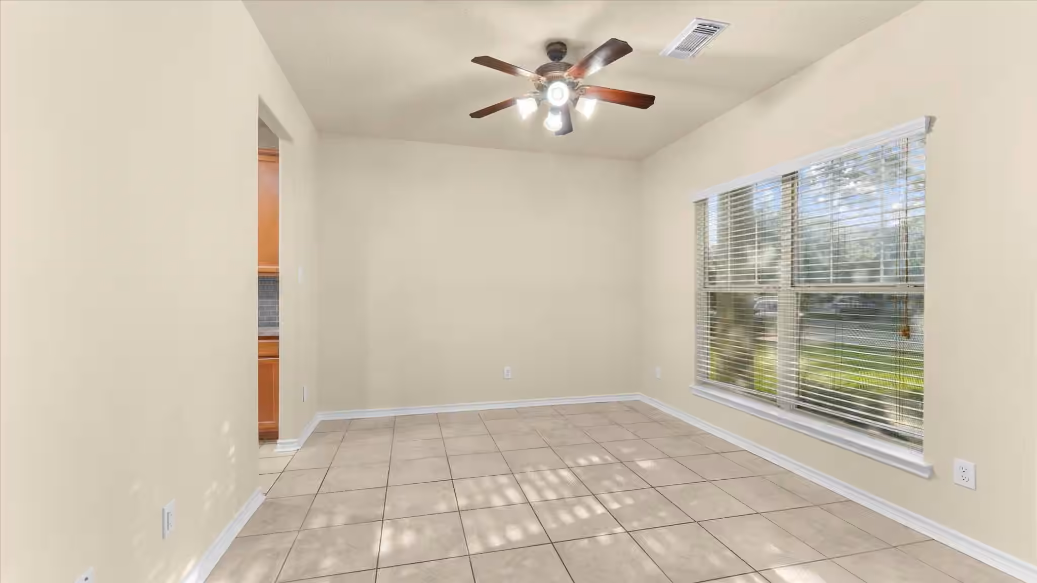 Photo 4 of 4931 Trailing Clover Court, Houston, TX