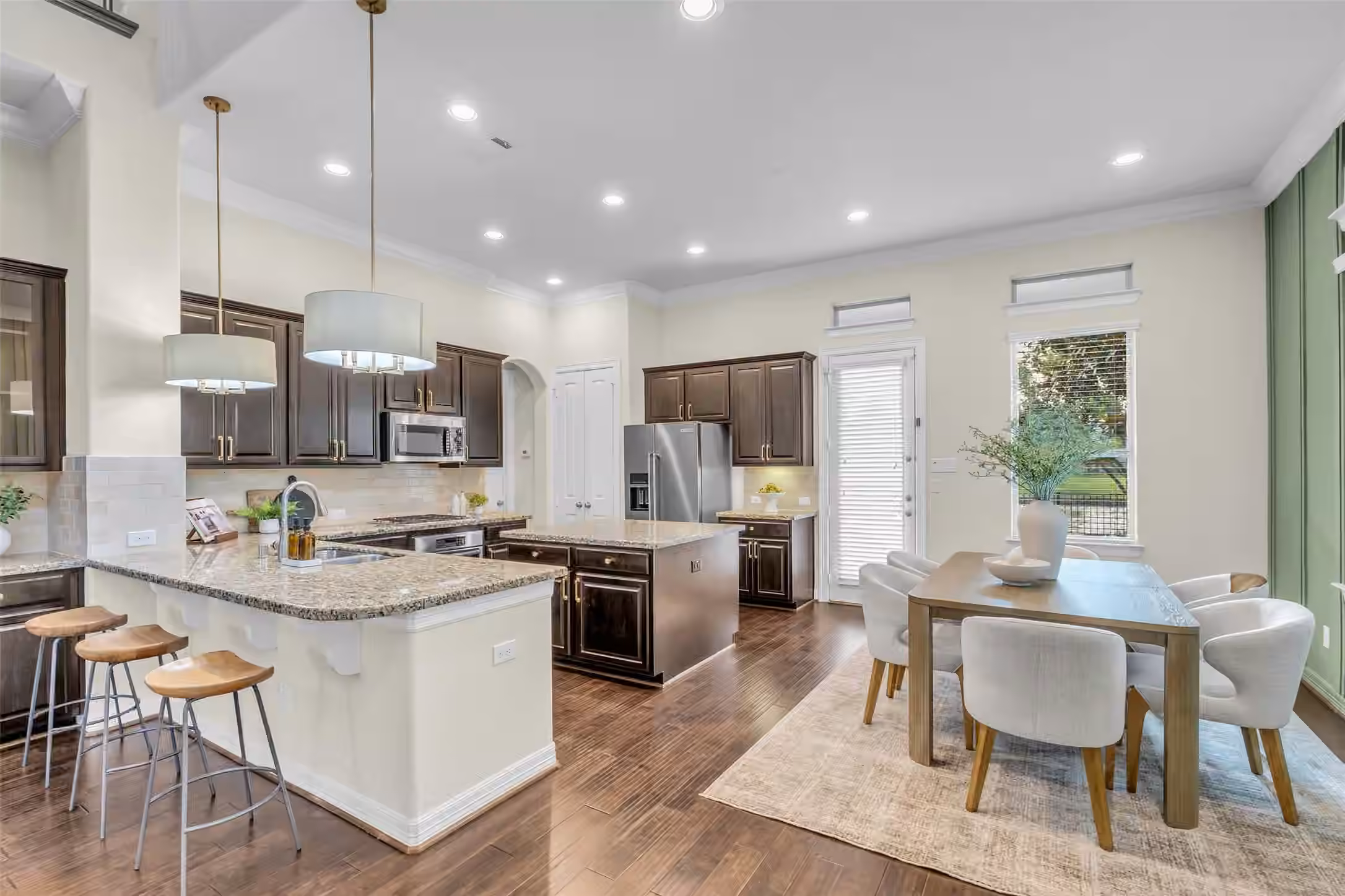 Photo 7 of 2105 Westbourne Park Drive, Houston, TX