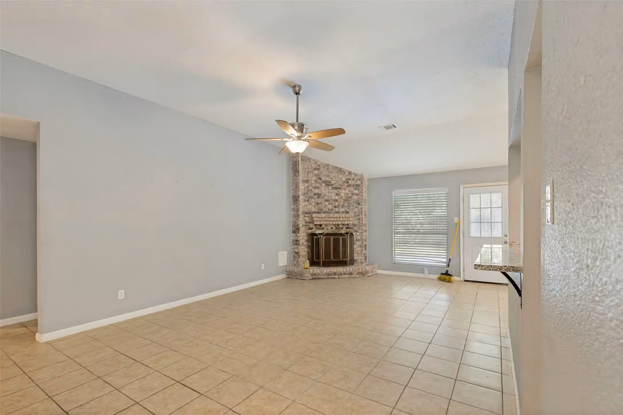 Photo 5 of 2803 Parkwood Manor Drive, Houston, TX