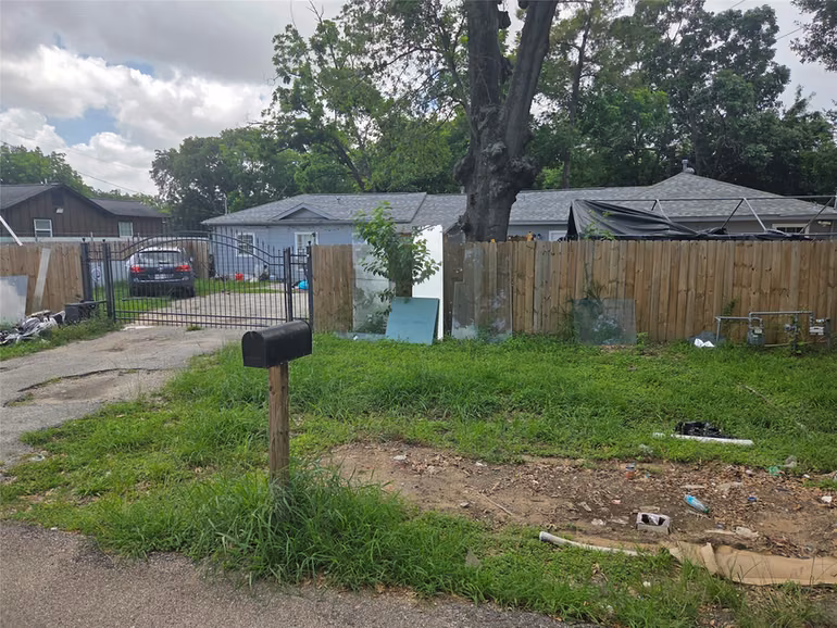Photo 5 of 5023 Hoover Street, Houston, TX
