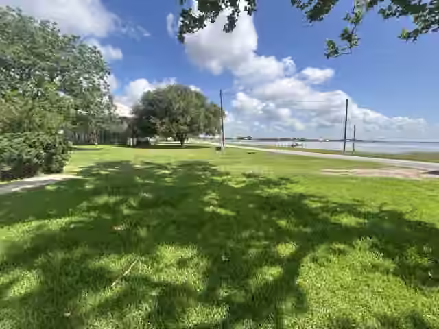 Photo 5 of 2203 E Bayshore Drive, Palacios, TX