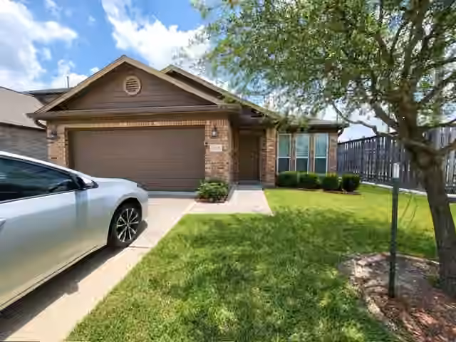 Photo 3 of 10739 Chestnut Path Way, Tomball, TX