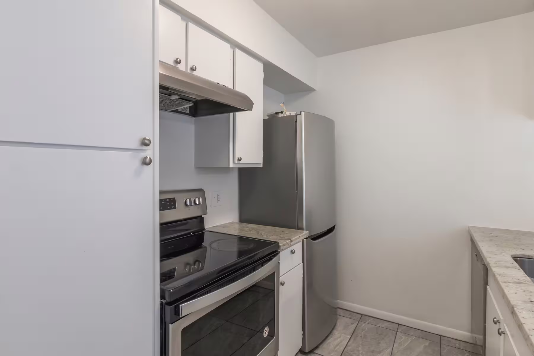 Photo 2 of 3025 Walnut Bend Lane 37, Houston, TX
