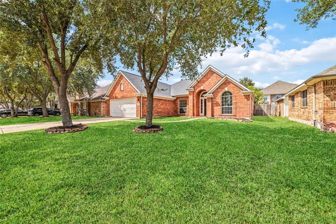 Photo 2 of 7606 Brighton Knolls Lane, Richmond, TX