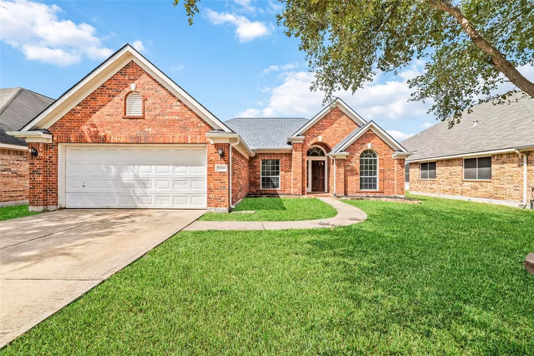 Photo 3 of 7606 Brighton Knolls Lane, Richmond, TX