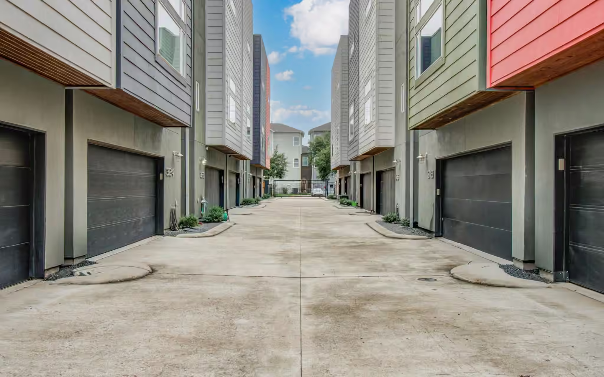 Photo 2 of 316 W 6th Street, Houston, TX