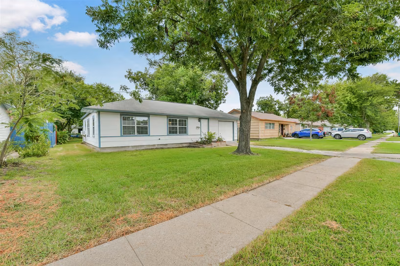 Photo 2 of 1114 Valerie Avenue, Pasadena, TX