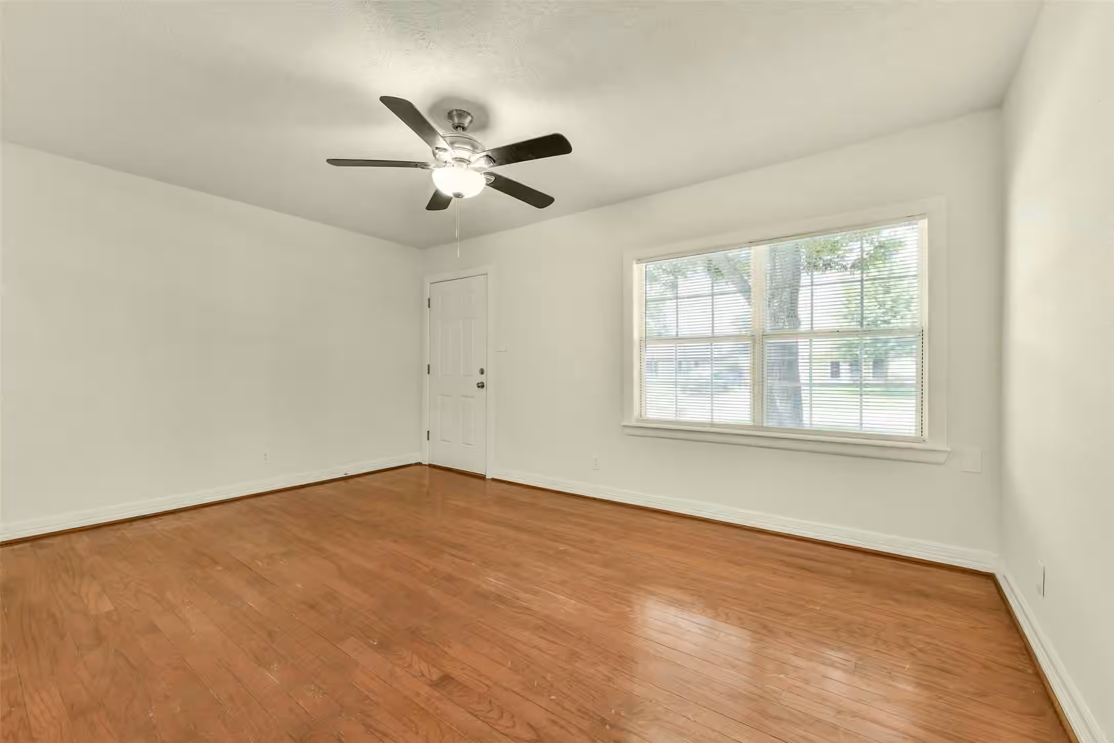 Photo 4 of 1114 Valerie Avenue, Pasadena, TX