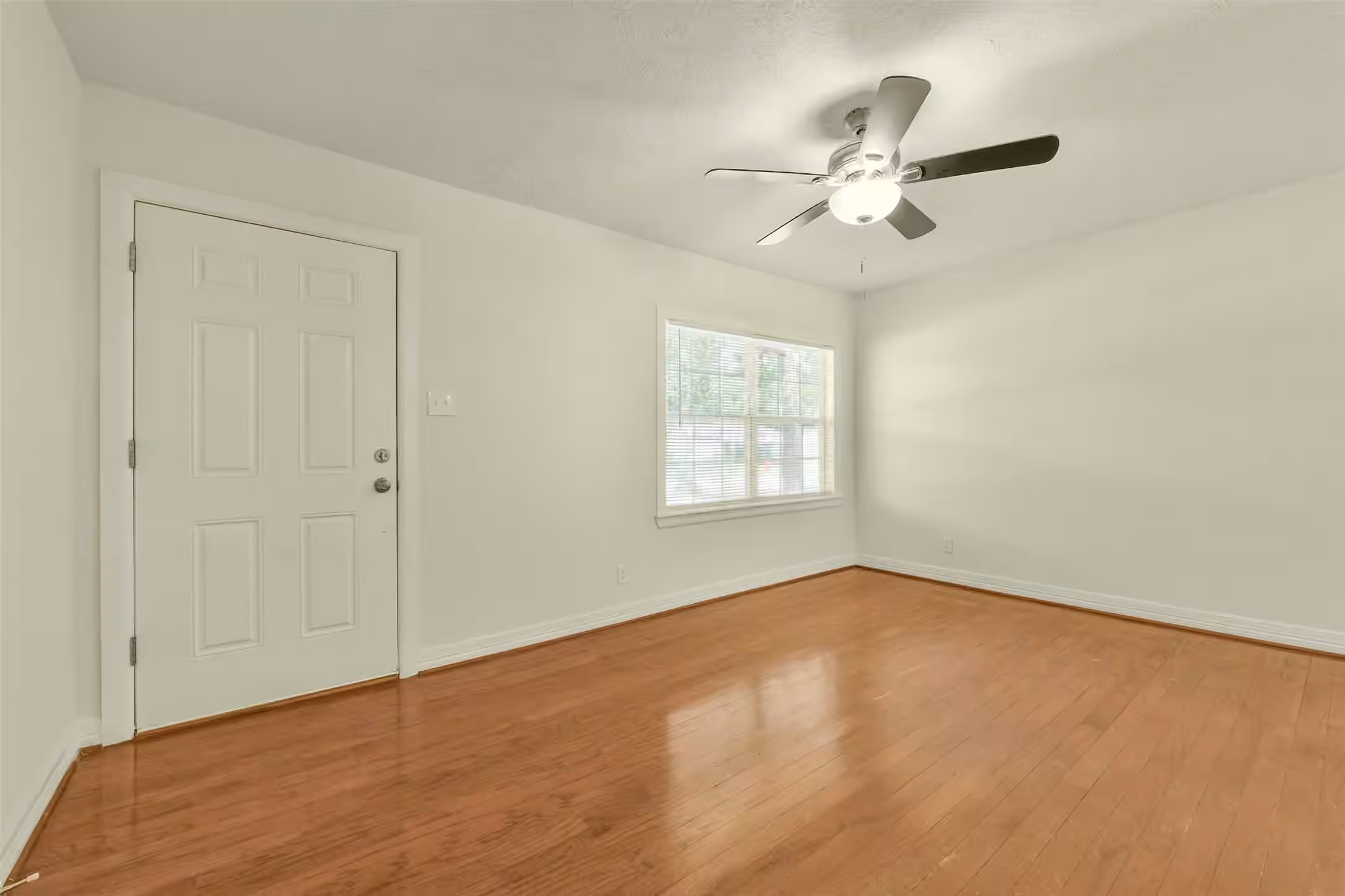 Photo 6 of 1114 Valerie Avenue, Pasadena, TX