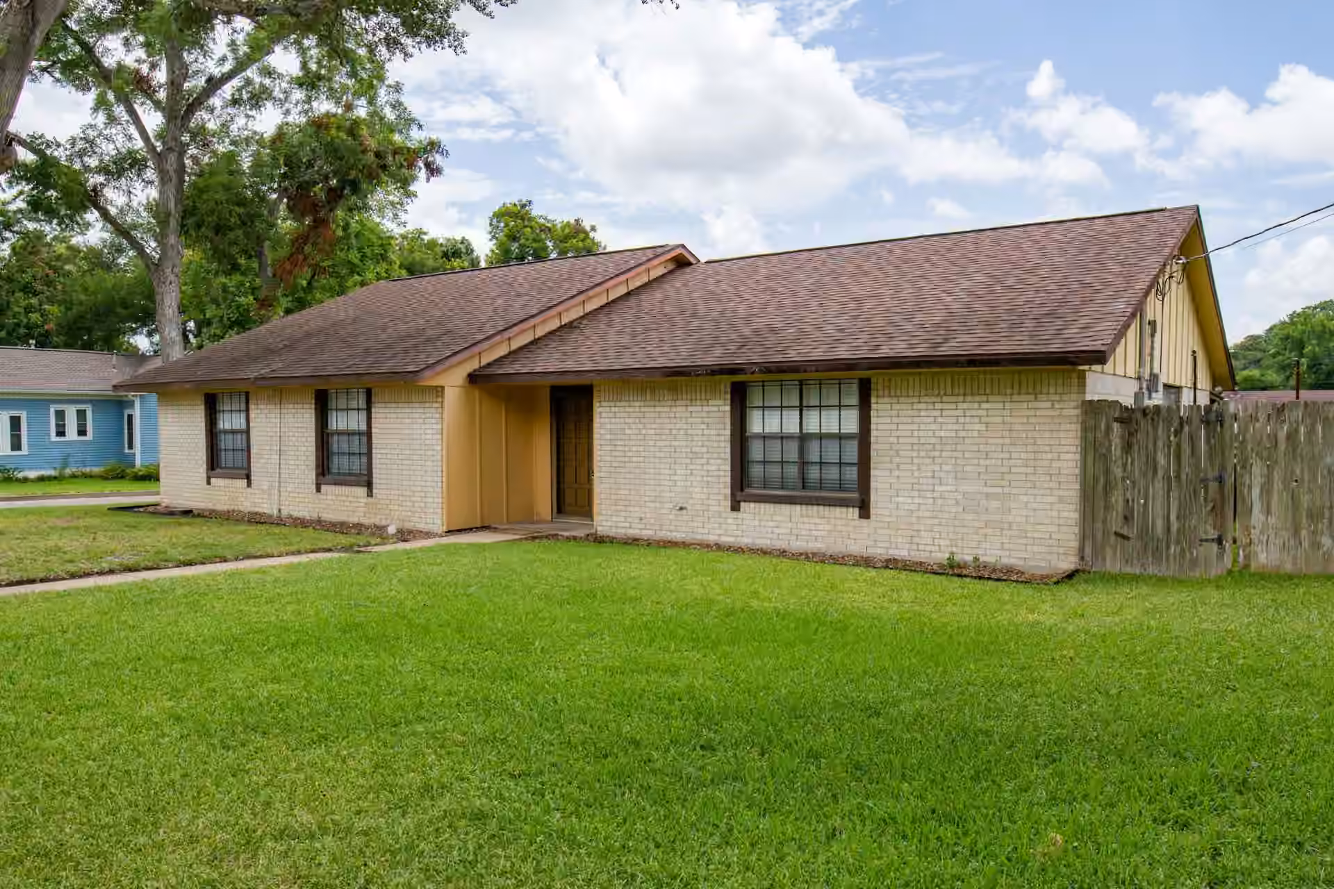 Photo 4 of 401 W Fifth Street, Brenham, TX