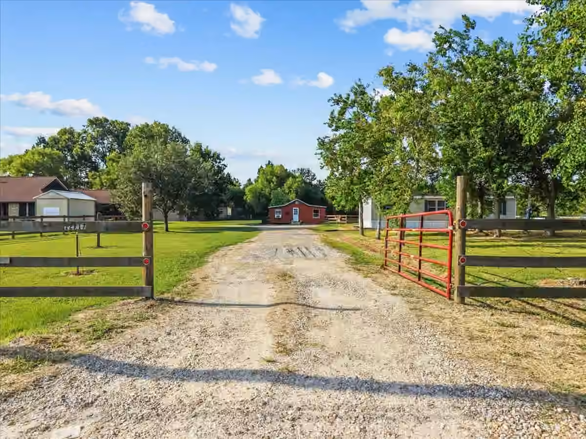 Photo 3 of 12717 33rd Street, Santa Fe, TX