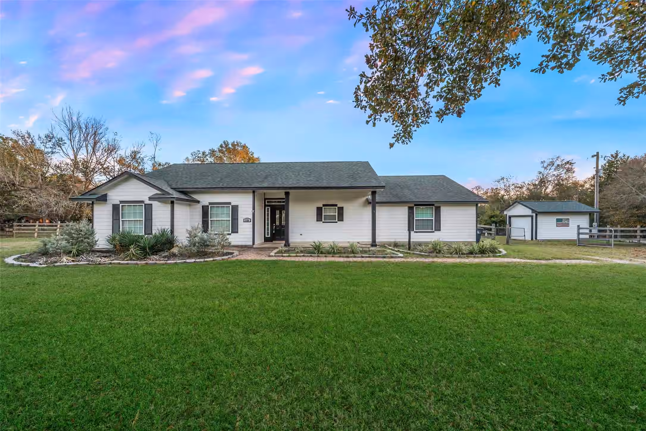 Photo of 118 Pin Oak Lane, Hempstead, TX