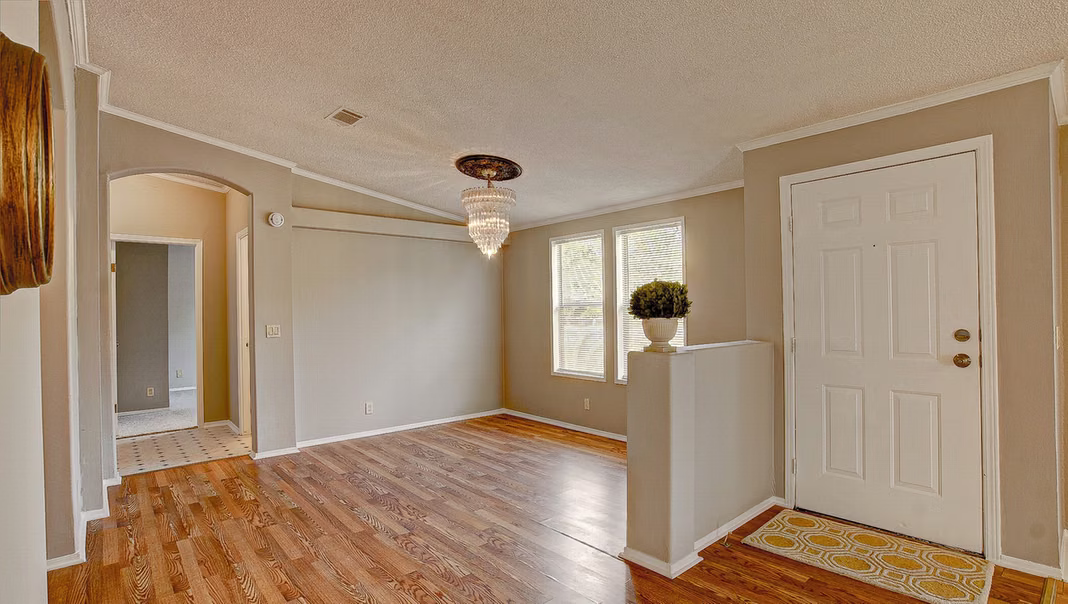 Photo 4 of 2516 Loch Lomond Street, Highlands, TX