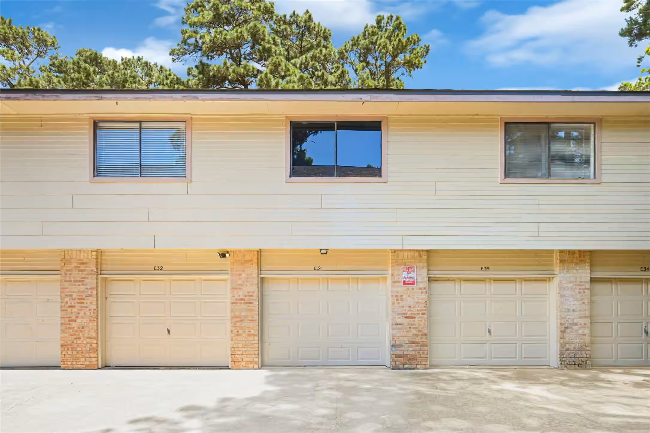 Photo 4 of 16800 Sugar Pine Drive 31, Houston, TX