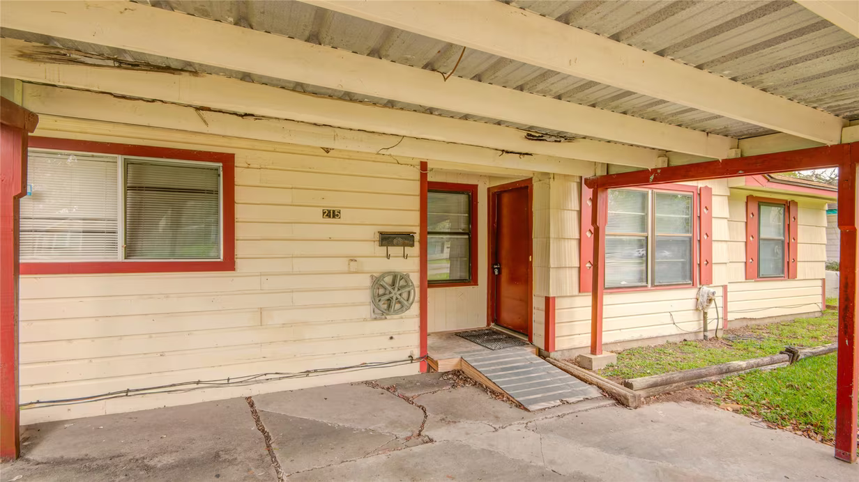 Photo 5 of 215 Cypress Street, Lake Jackson, TX