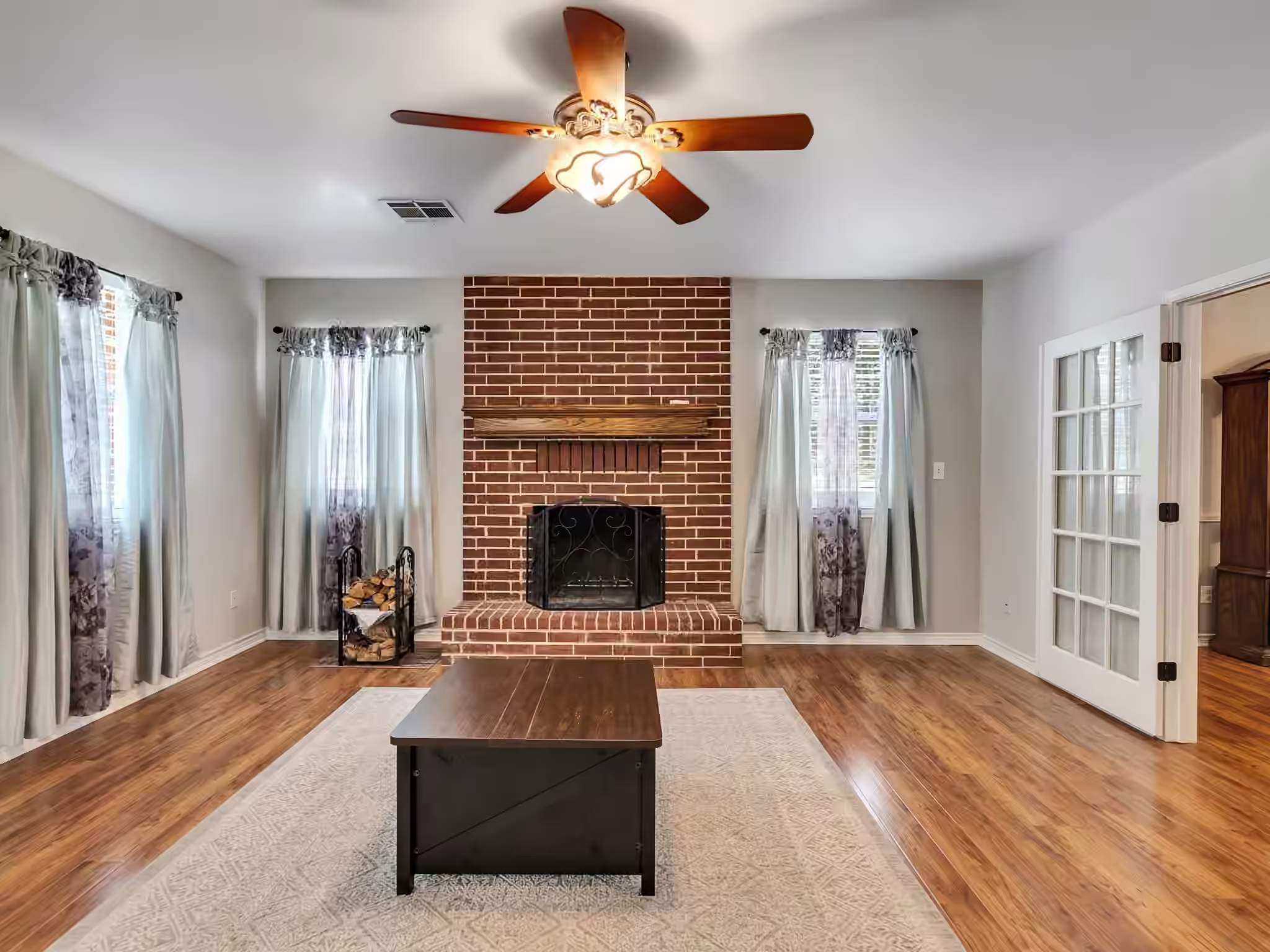 Photo 7 of 1928 Greentree Drive, Huntsville, TX