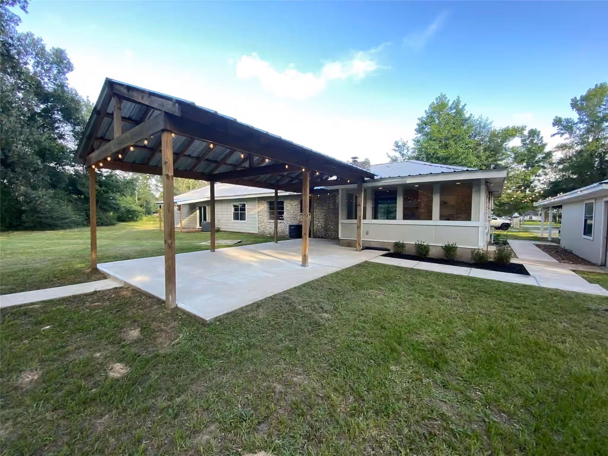 Photo 3 of 26941 E River Road, Splendora, TX