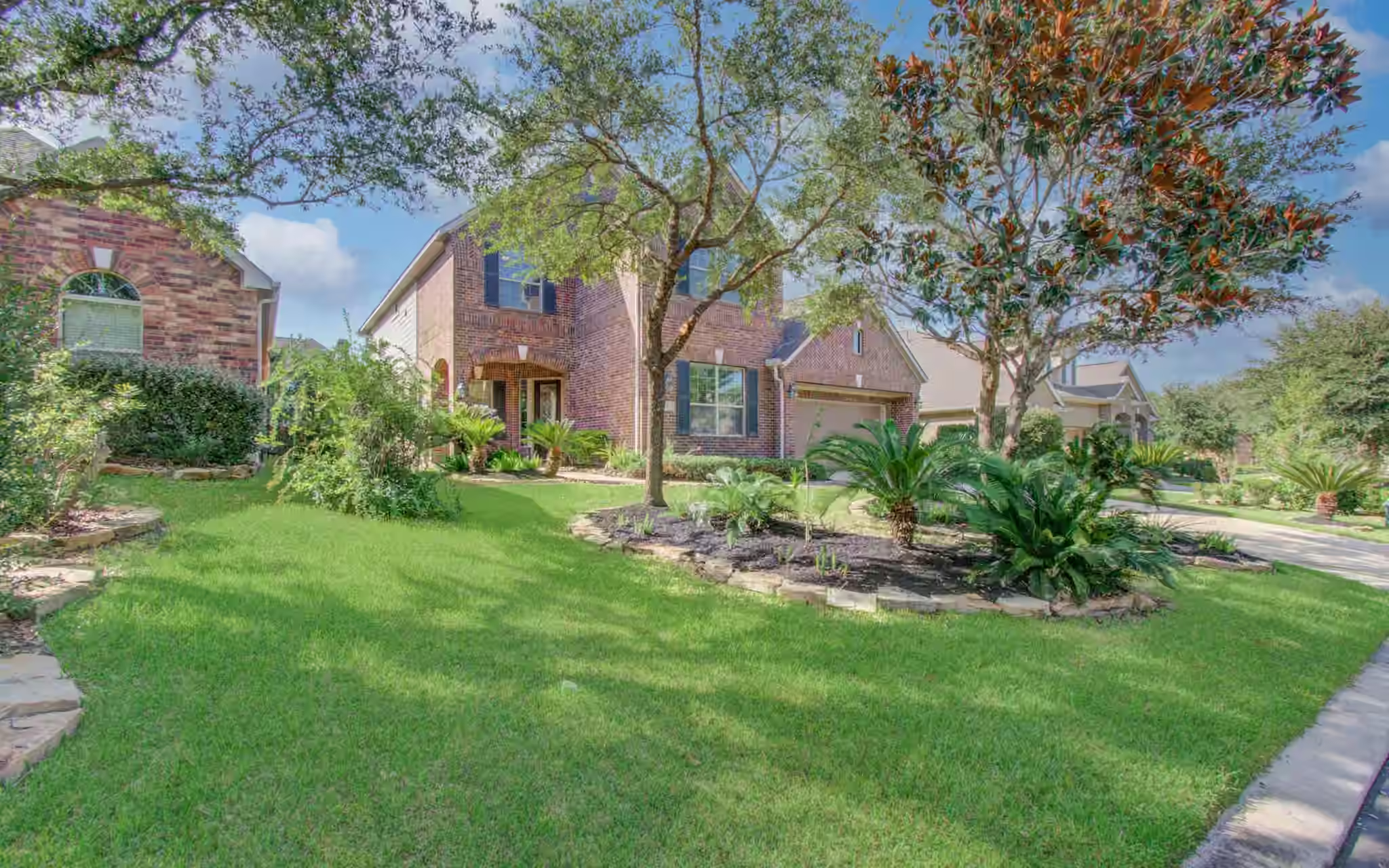Photo 3 of 107 N Victoriana Circle, Spring, TX
