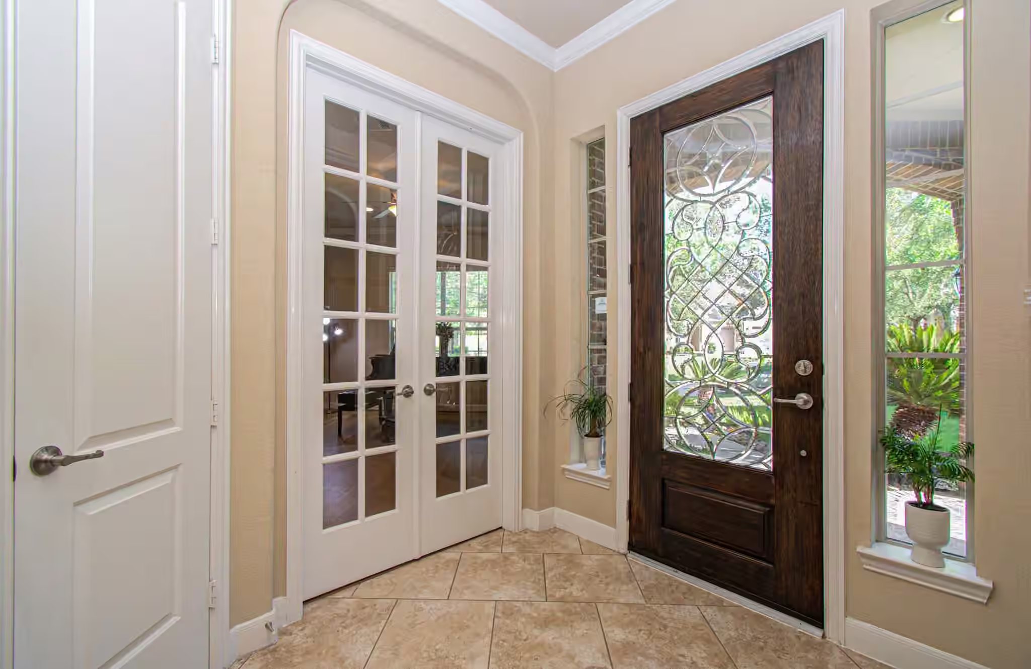Photo 5 of 107 N Victoriana Circle, Spring, TX