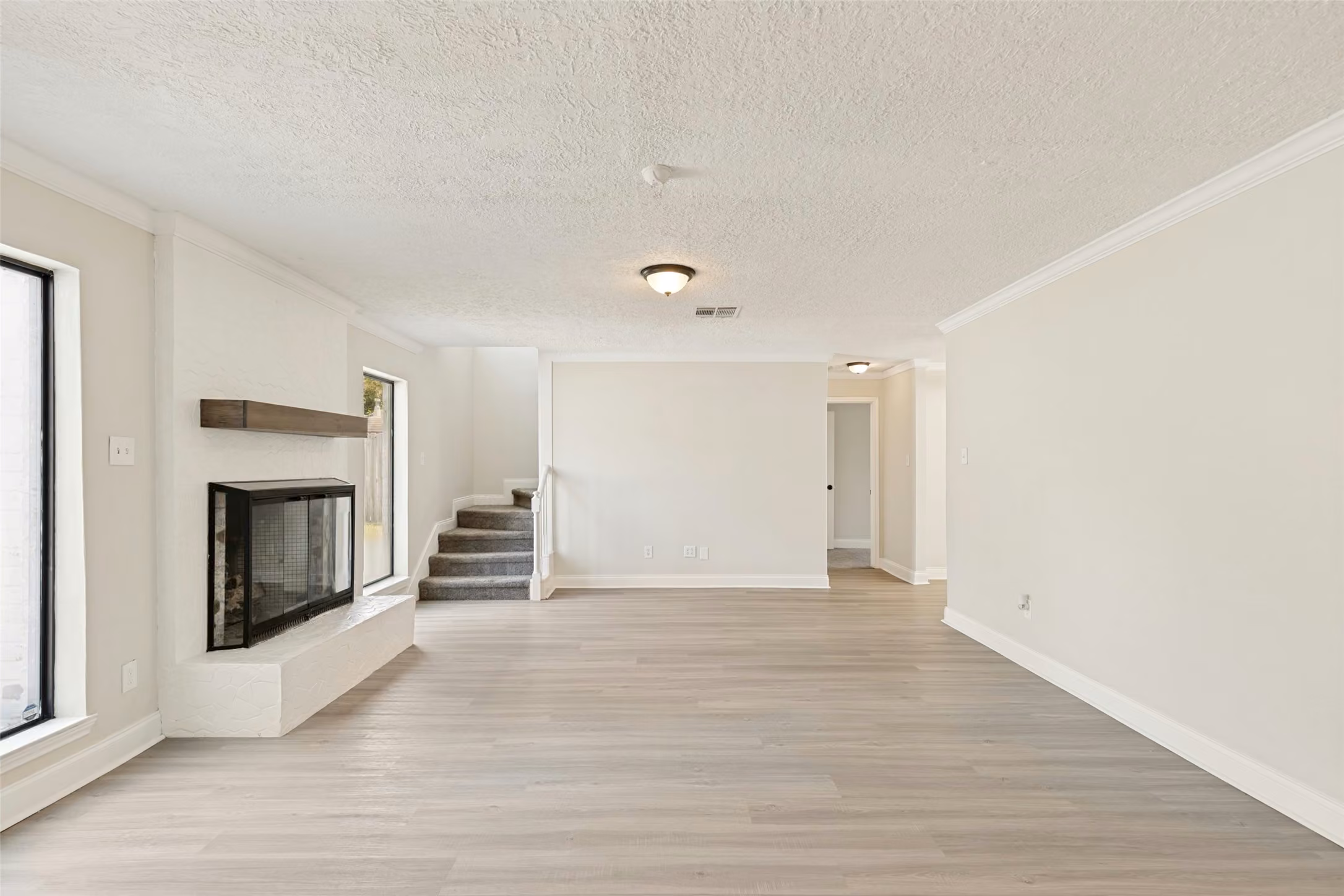 Photo 5 of 9110 Godstone Lane, Spring, TX