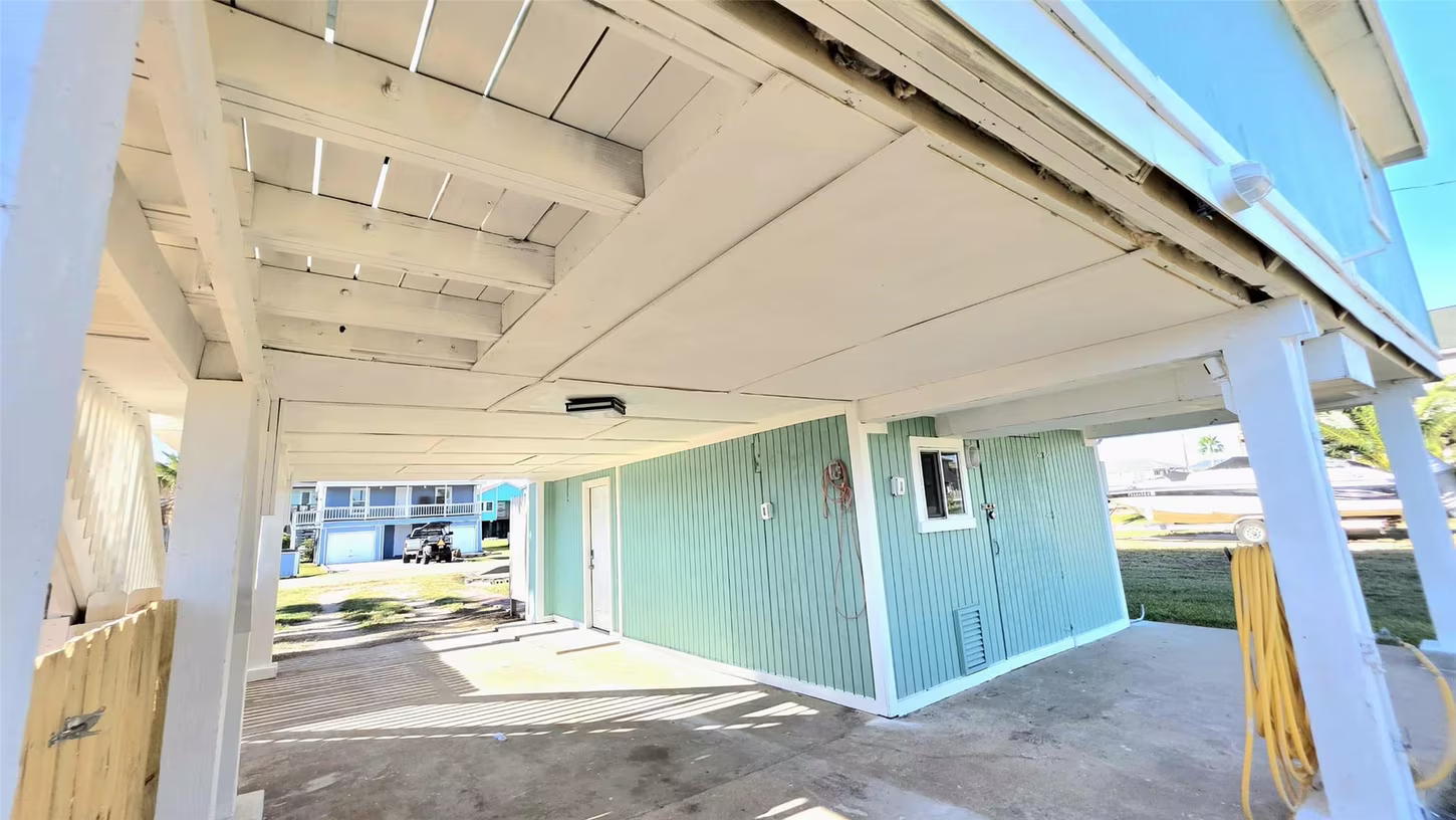 Photo 4 of 16623 Jolly Roger Road, Galveston, TX