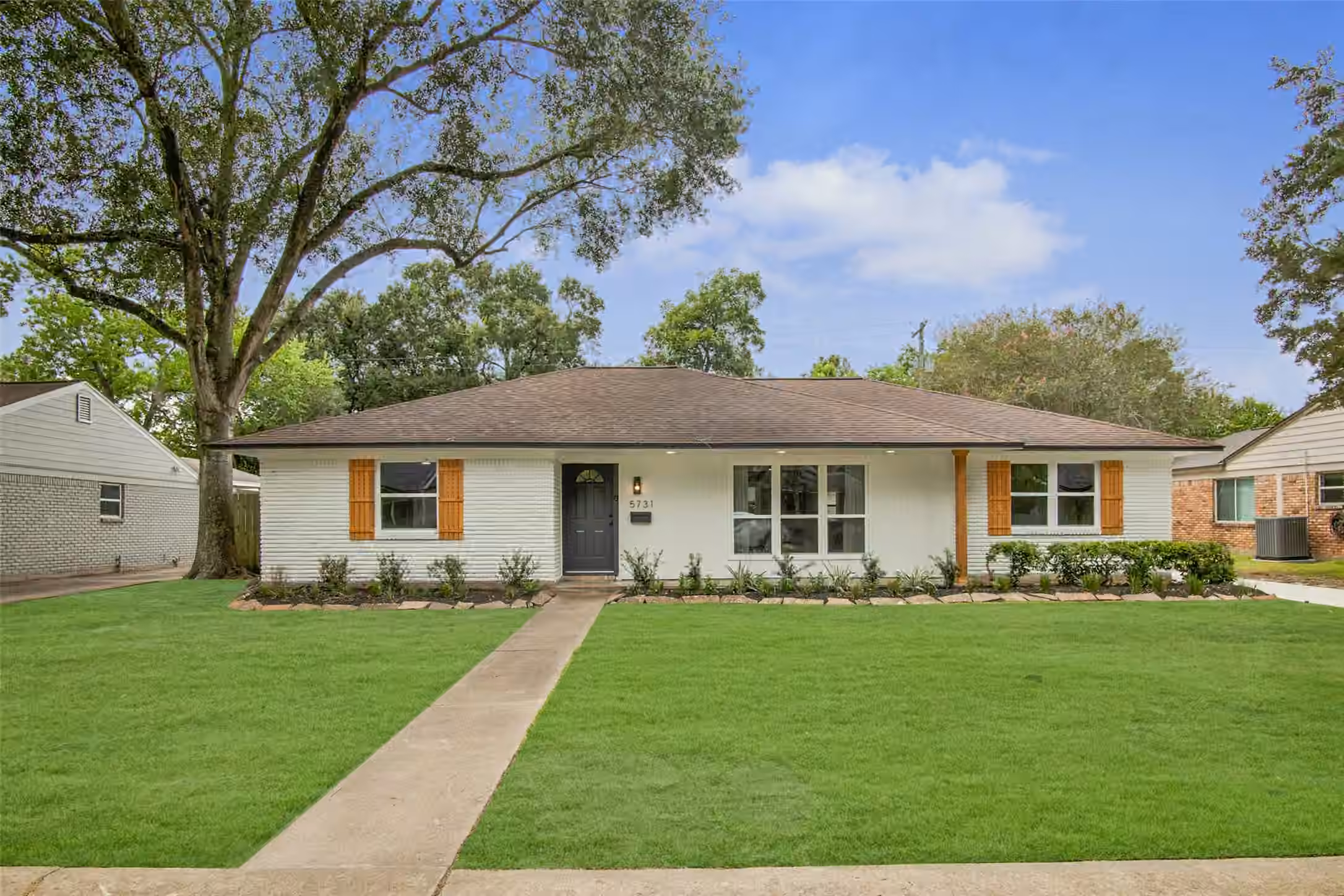 Photo of 5731 Creekbend Drive, Houston, TX 77096