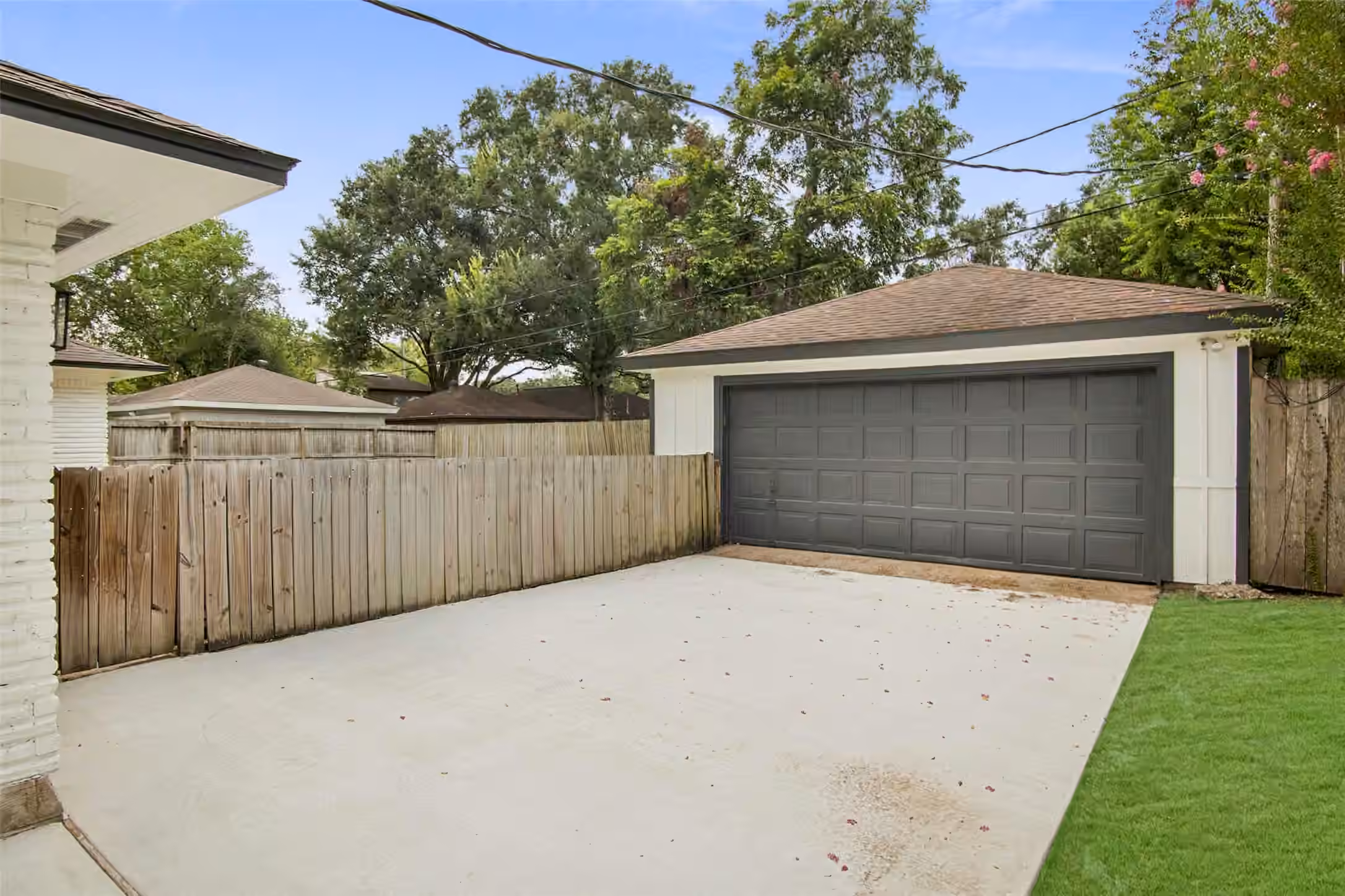 Photo 3 of 5731 Creekbend Drive, Houston, TX