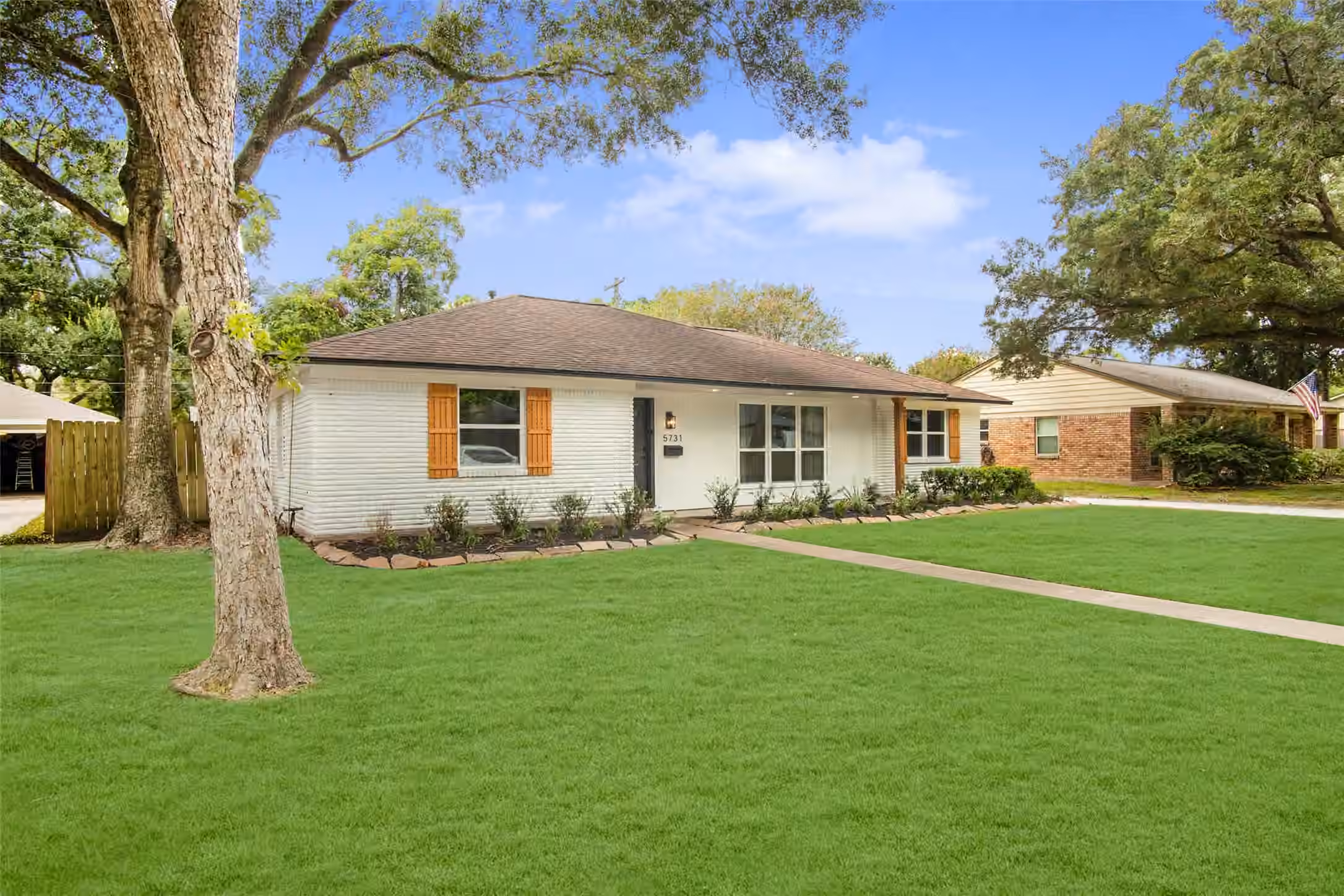 Photo 4 of 5731 Creekbend Drive, Houston, TX