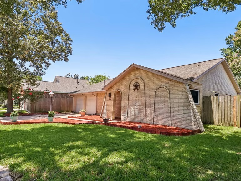 Photo 2 of 5110 Geneva Drive, Friendswood, TX