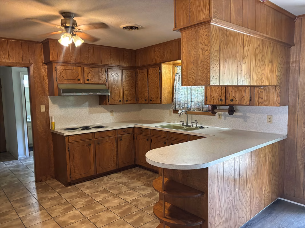 Photo 2 of 1506 Meadow Lane, Brenham, TX