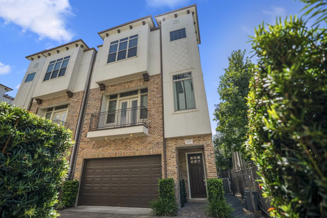 Photo 2 of 1032 W 26th Street D, Houston, TX