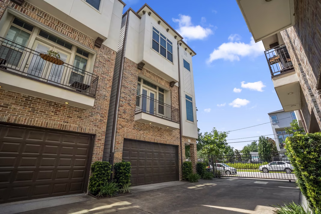 Photo 4 of 1032 W 26th Street D, Houston, TX