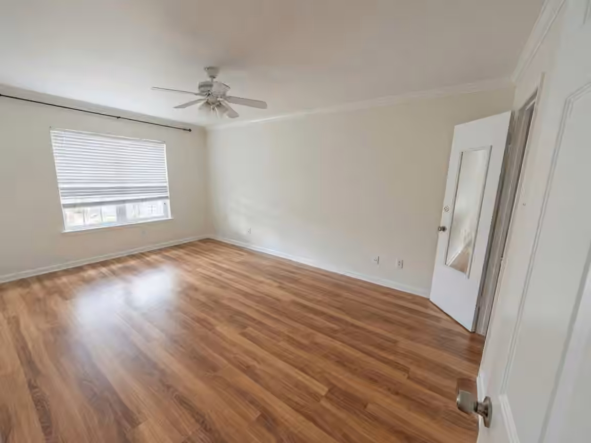 Photo 4 of 2250 Bering Drive 68, Houston, TX