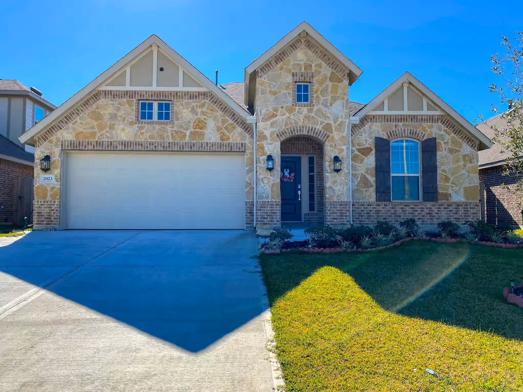 Photo 2 of 2923 Millstream Court, Dickinson, TX