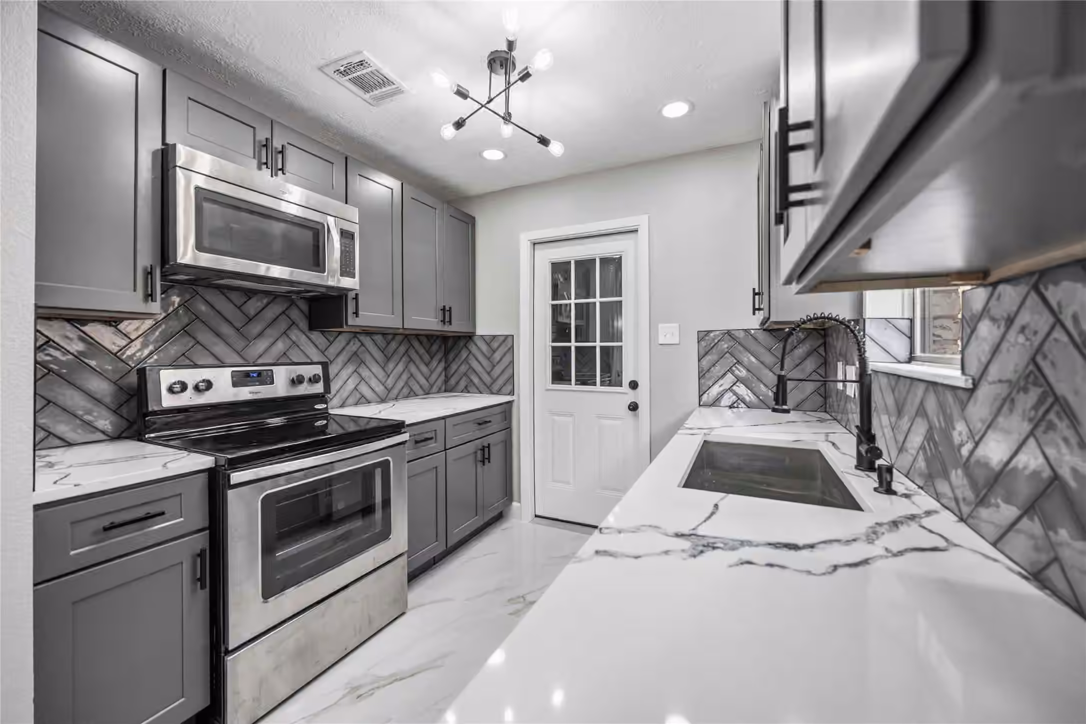 Photo 4 of 9710 Willow Wood Lane, Houston, TX