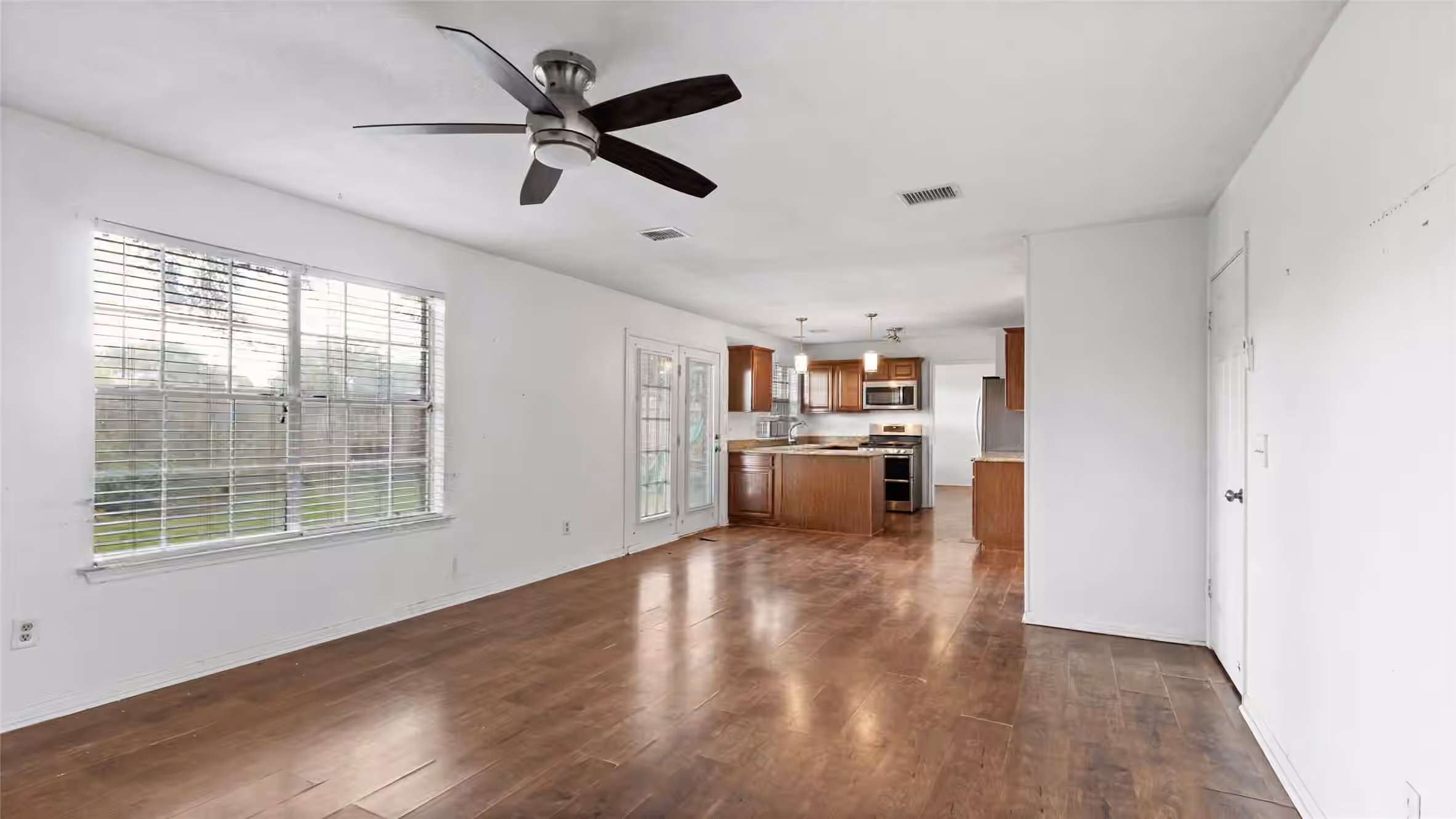 Photo 7 of 5304 Spring Branch Drive, Pearland, TX