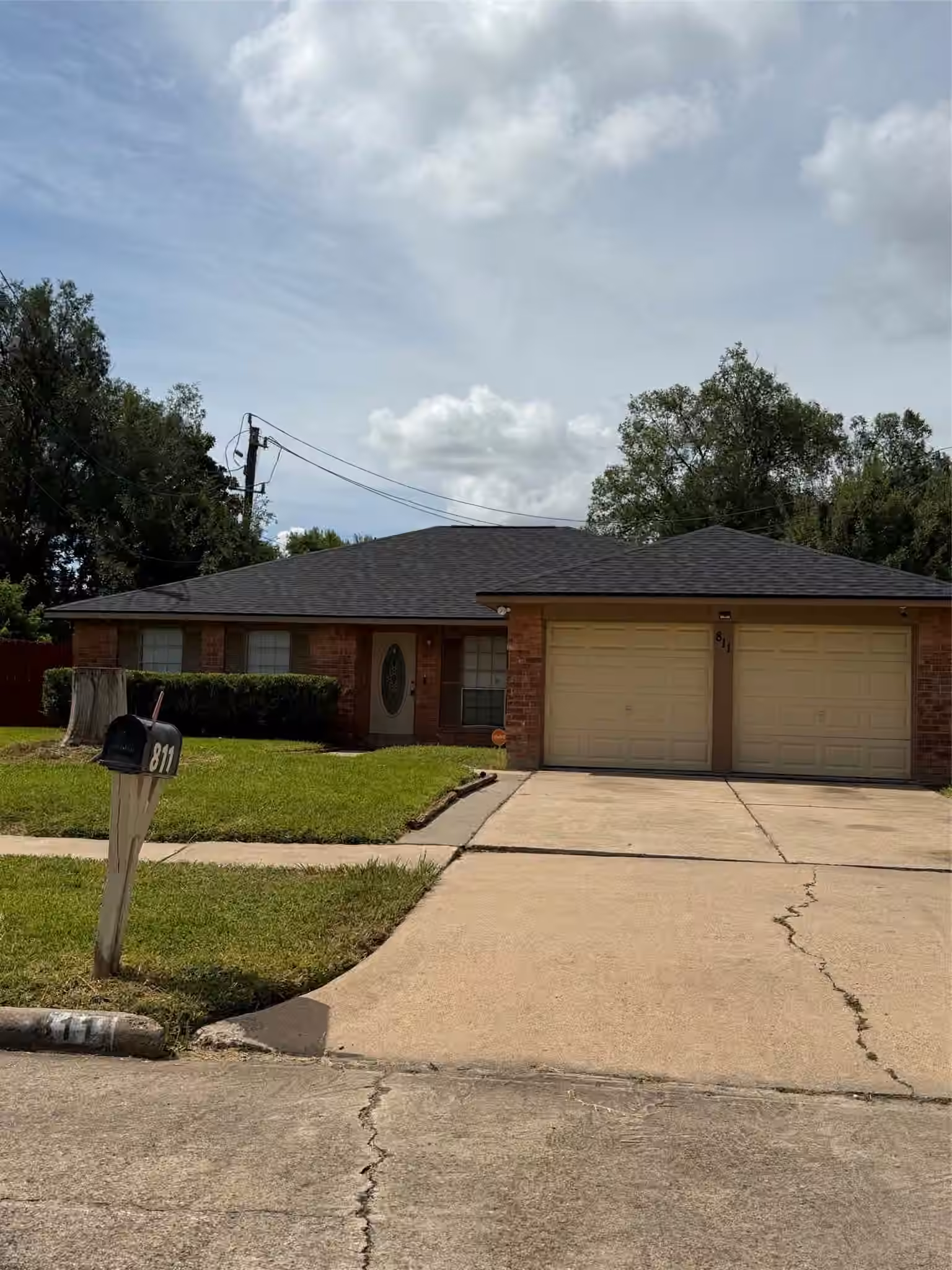 Photo 2 of 811 Whispering Pine Drive, Missouri City, TX