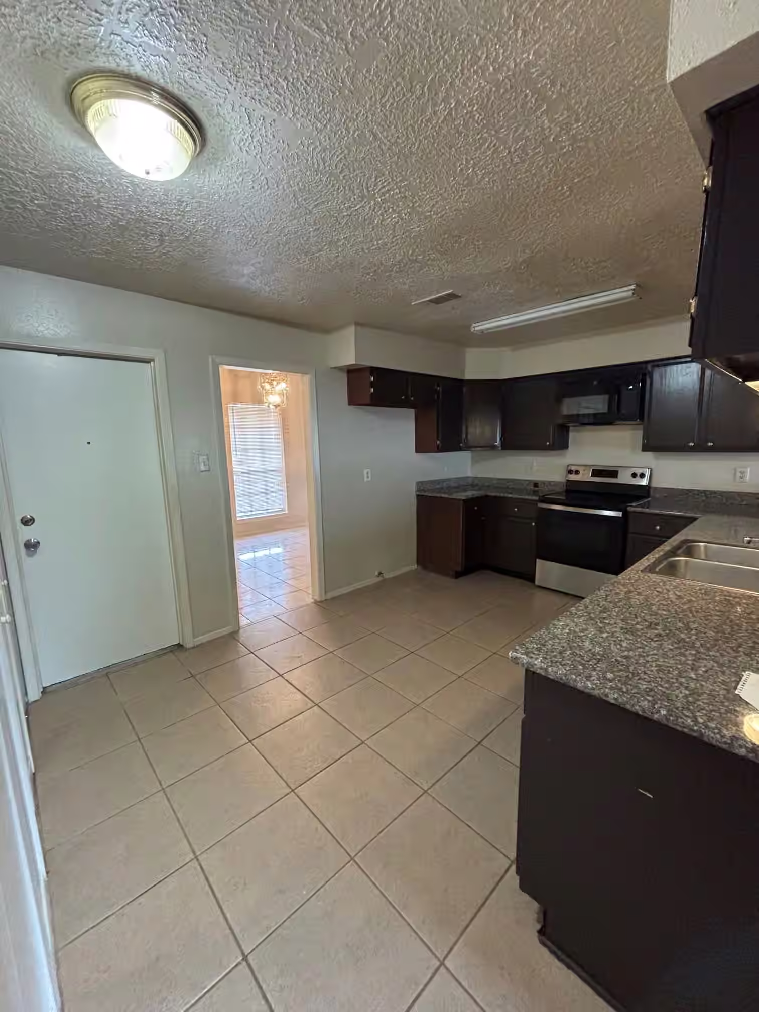 Photo 3 of 811 Whispering Pine Drive, Missouri City, TX