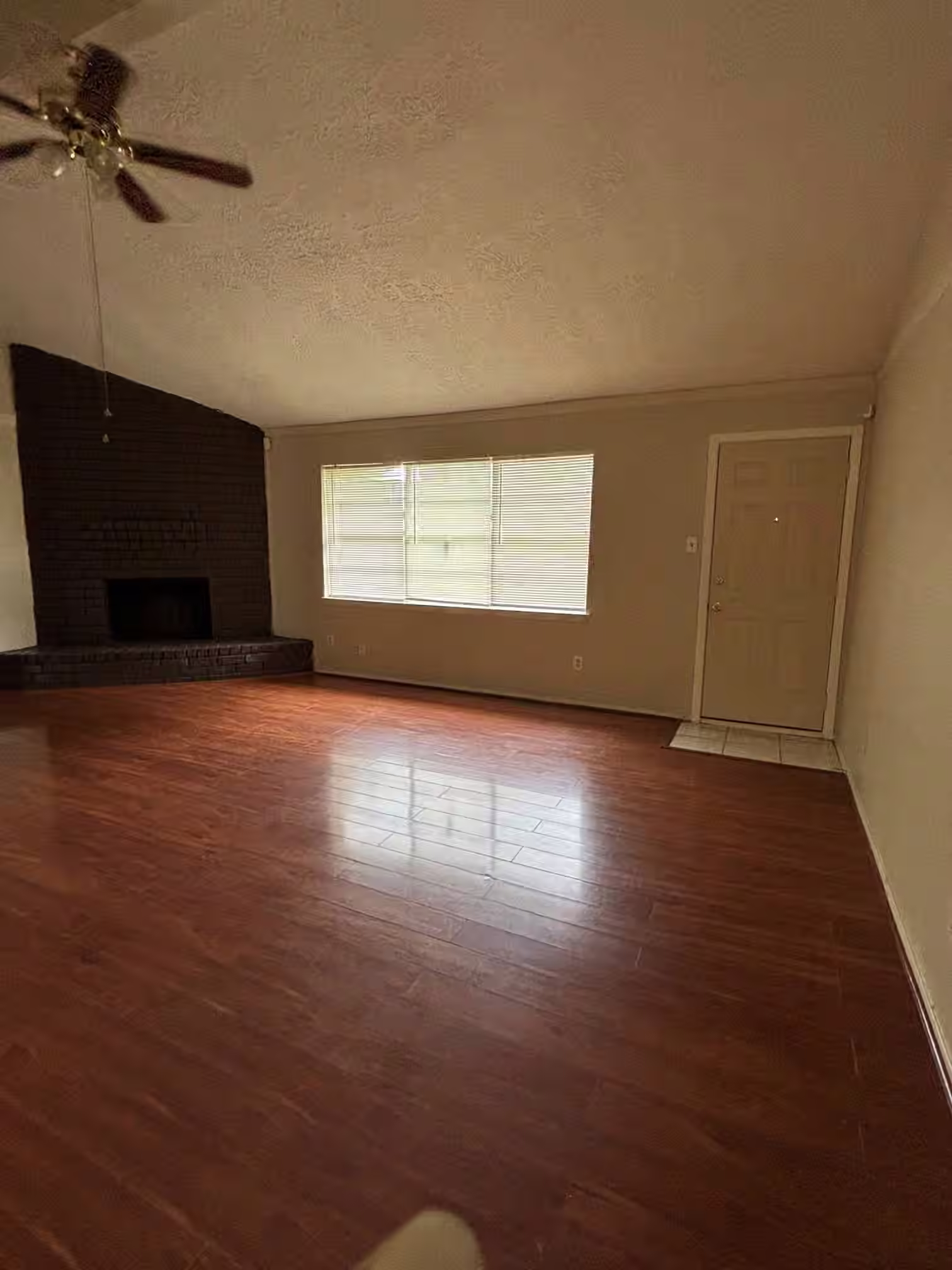Photo 7 of 811 Whispering Pine Drive, Missouri City, TX