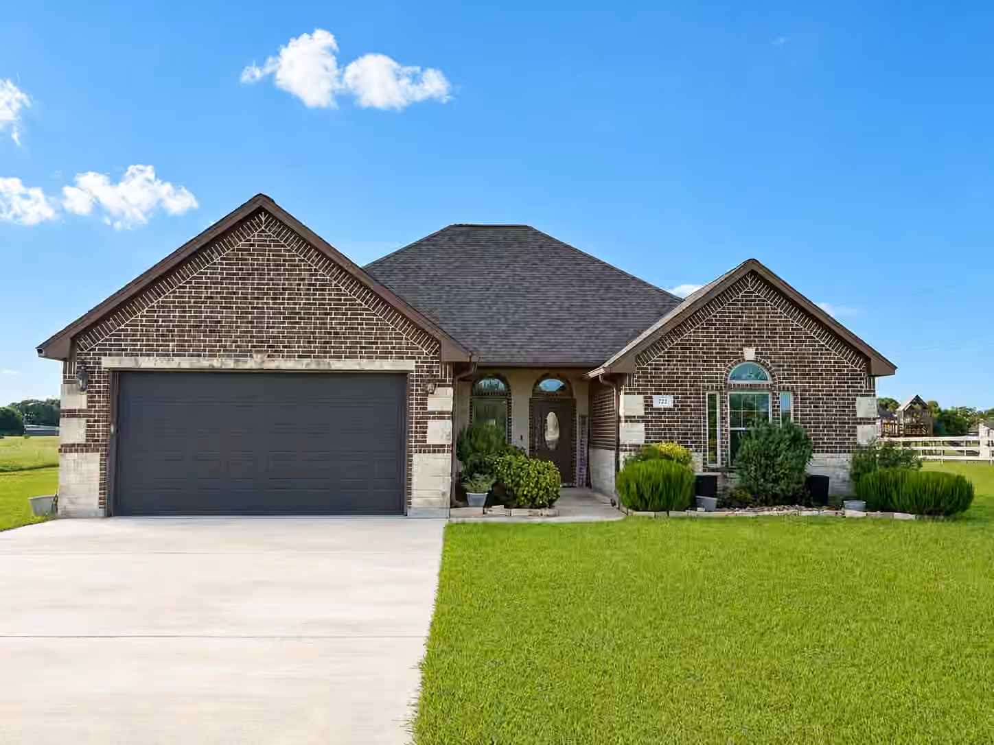 Photo of 722 Bunkhouse Trail, Angleton, TX 77515