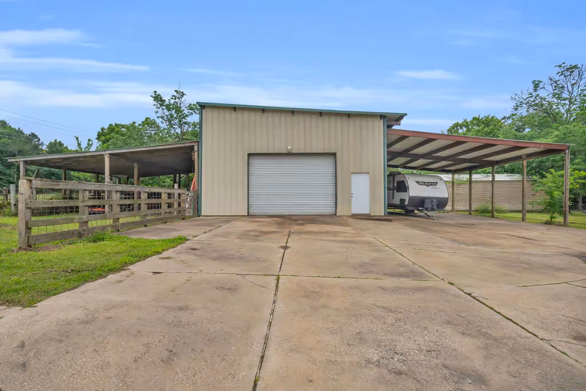 Photo 3 of 103 Roundabout Lane, Huntsville, TX