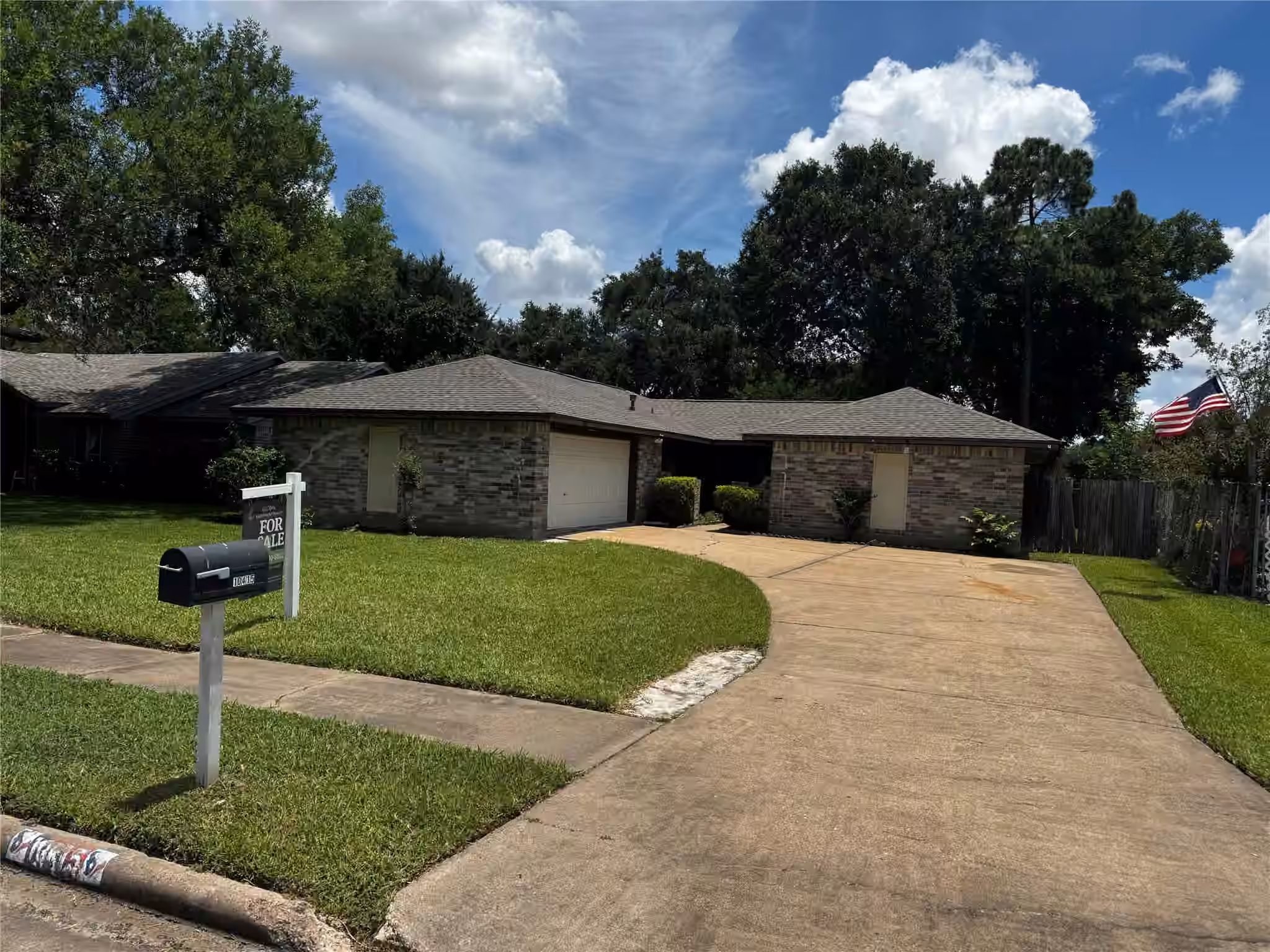 Photo 2 of 10415 Sageburrow Drive, Houston, TX