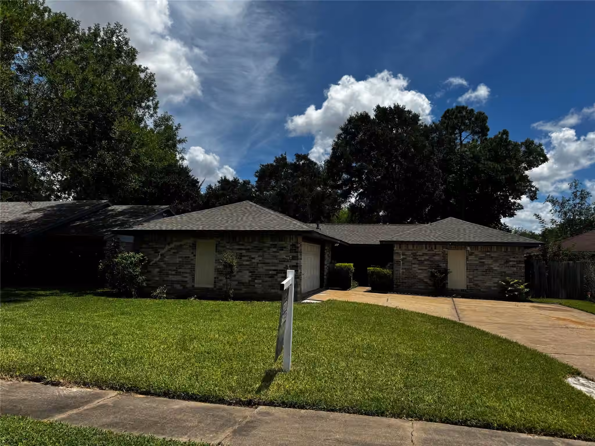 Photo 4 of 10415 Sageburrow Drive, Houston, TX