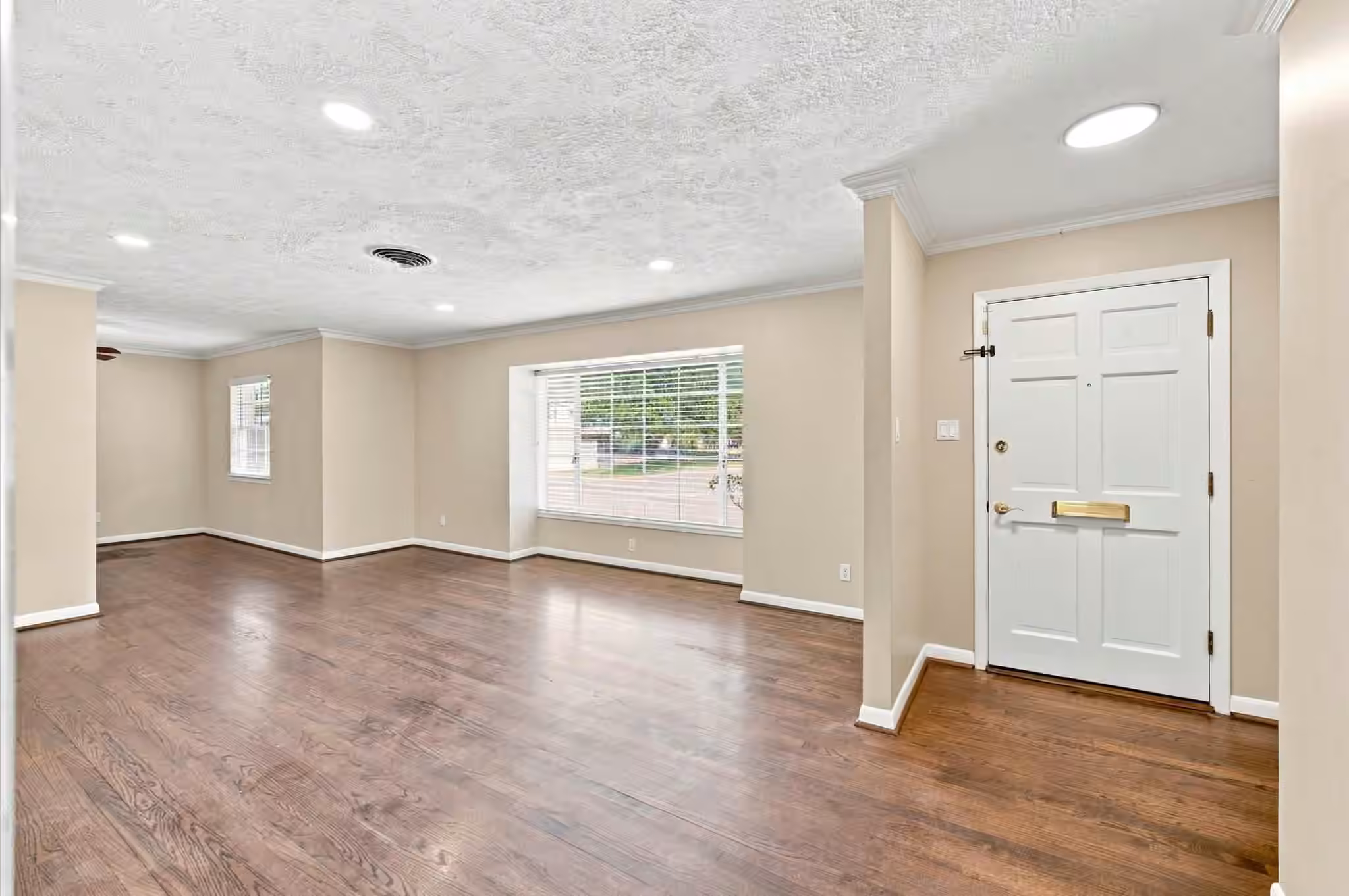 Photo 4 of 3731 Latma Drive, Houston, TX