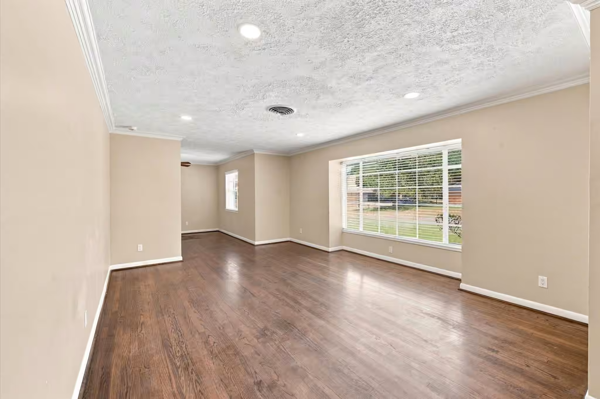 Photo 5 of 3731 Latma Drive, Houston, TX